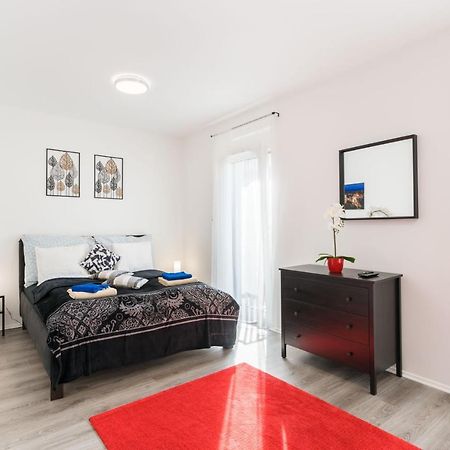 New Blue Danube Apartment With Balcony And Parking بودابست المظهر الخارجي الصورة