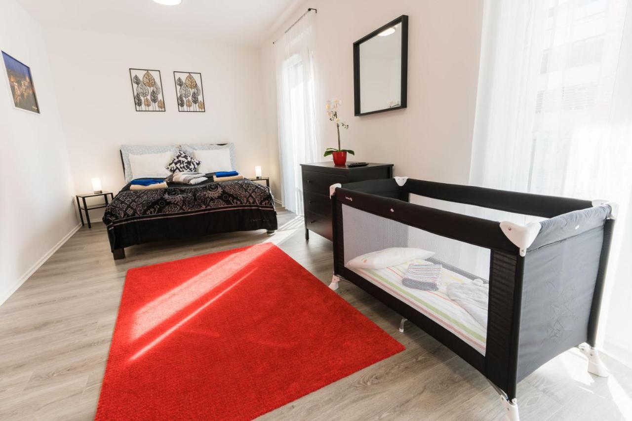 New Blue Danube Apartment With Balcony And Parking بودابست المظهر الخارجي الصورة