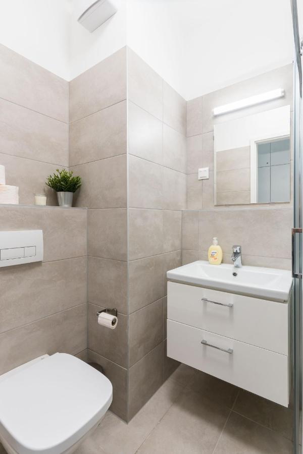 New Blue Danube Apartment With Balcony And Parking بودابست المظهر الخارجي الصورة
