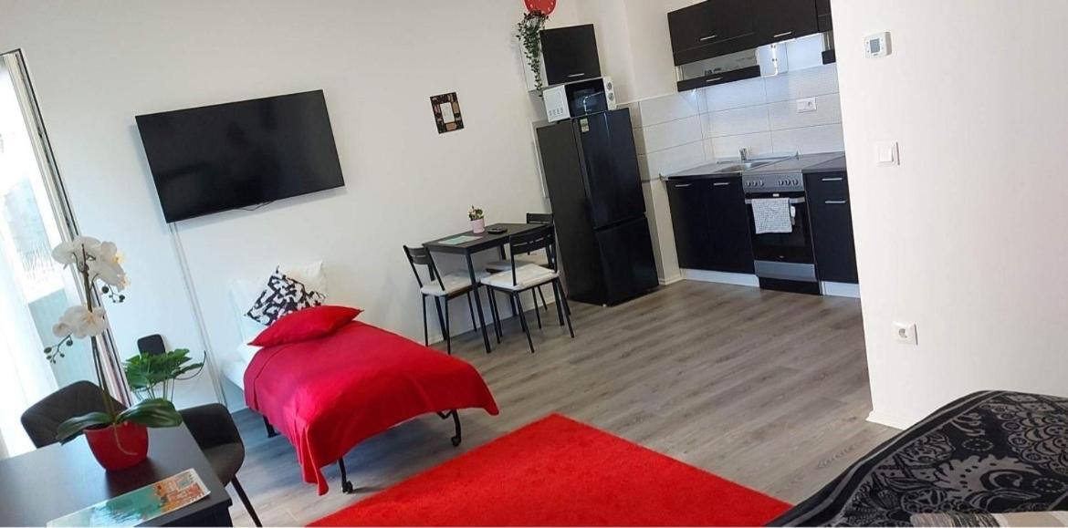 New Blue Danube Apartment With Balcony And Parking بودابست المظهر الخارجي الصورة