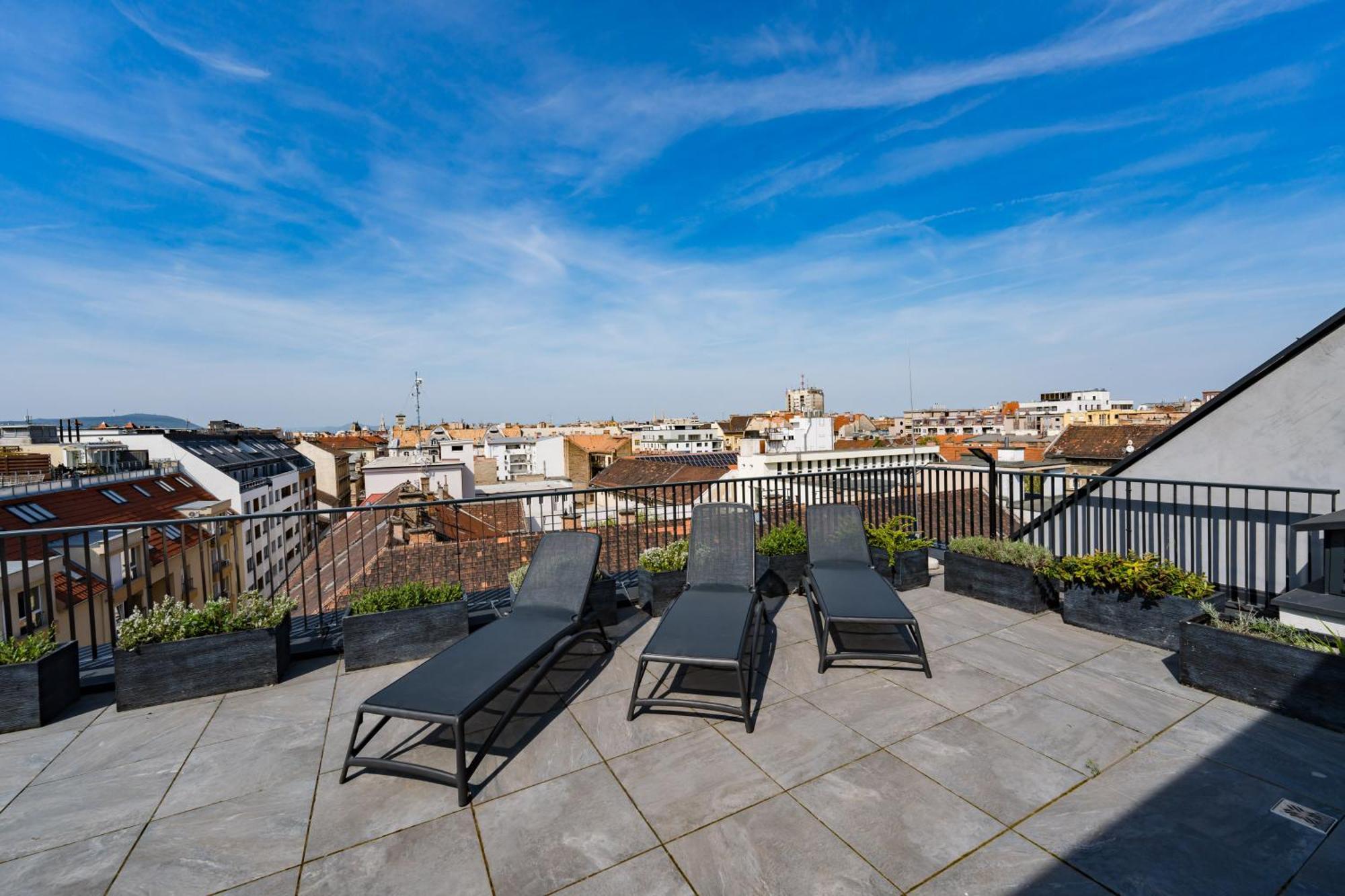 New Blue Danube Apartment With Balcony And Parking بودابست المظهر الخارجي الصورة